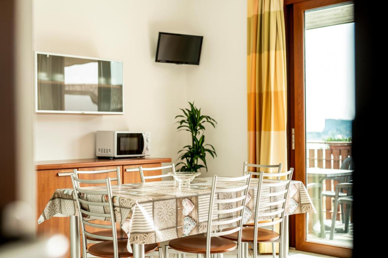 Onda Blu Resort Manerba del Garda Esterno foto